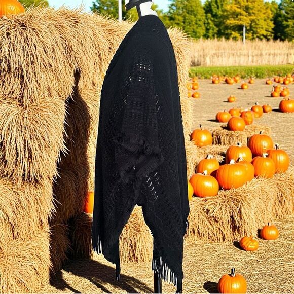 New With Tags Anthony Originals Black Knit Shawl / Poncho with Fringe Size Missy - Picture 4 of 9
